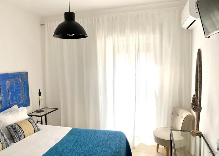 Patio Abilio בית הארחה